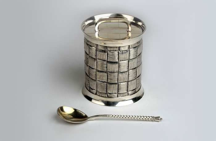 http://www.kabinet-auktion.com//files/images/gallery/13174_1_CompressedImage.jpeg