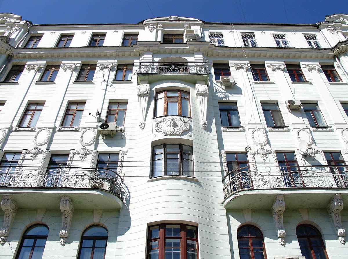 http://www.kabinet-auktion.com/files/images/gallery/123842_1_CompressedImage.jpeg